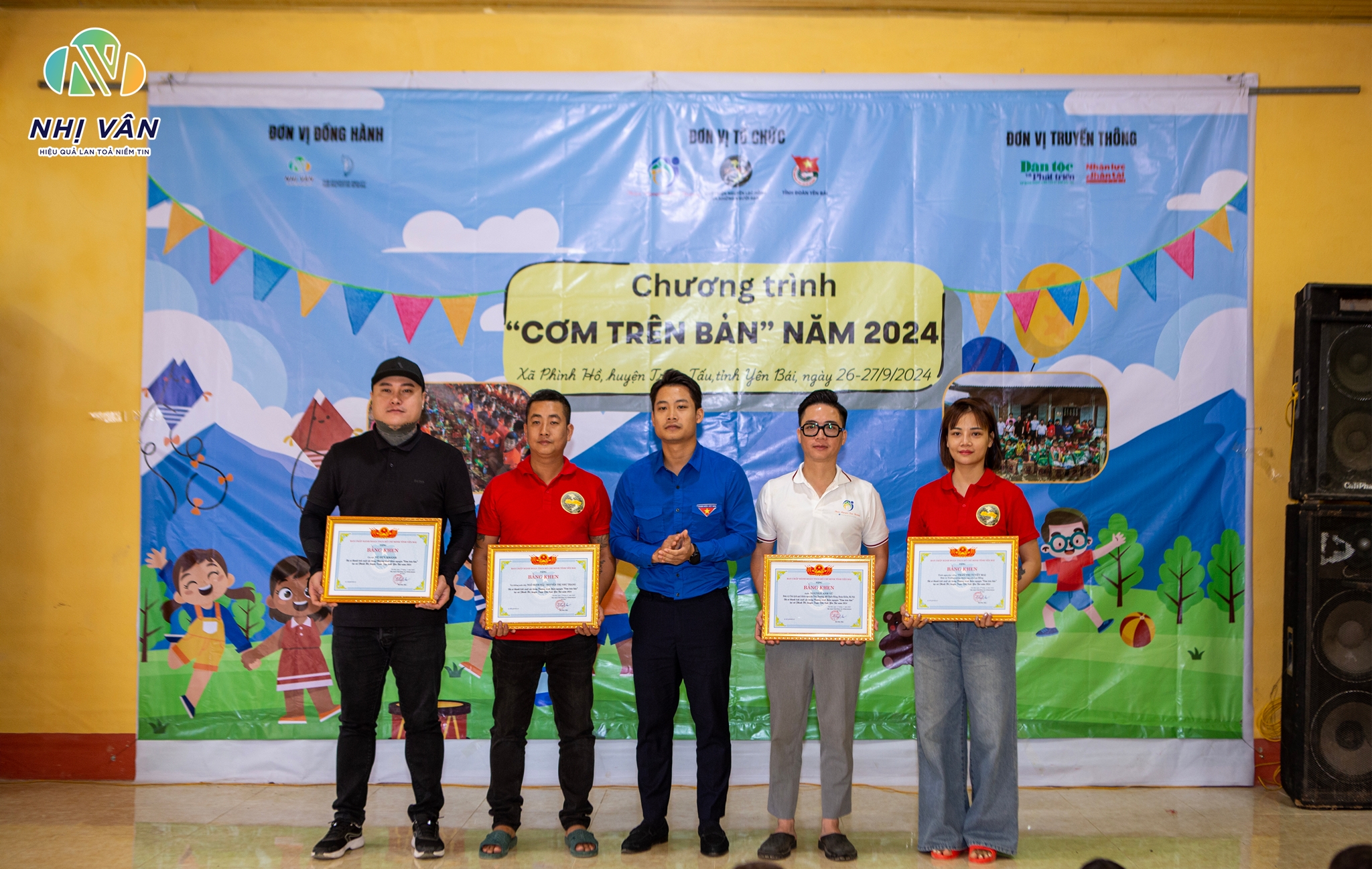 com-tren-ban-nam-2024-cung-nhi-van-media-lan-toa-yeu-thuong_6